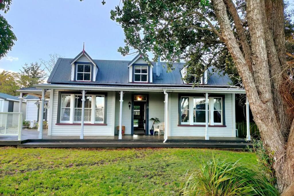 The Oaks- A Beautifully Appointed 1890S Villa Featherston Exteriör bild